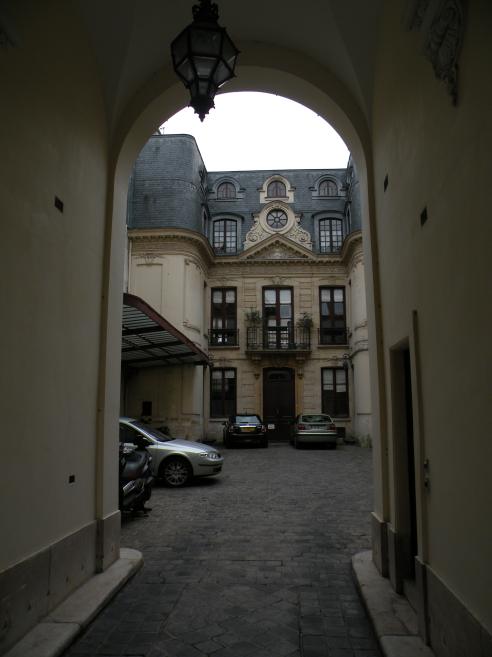  bel immeuble sur Cour intérieure pavée, rue Lacépède